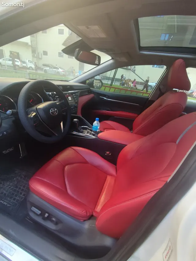 Toyota Camry 2019 · 2.5 AT