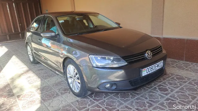 Volkswagen Jetta 2012 · 1.9 AT