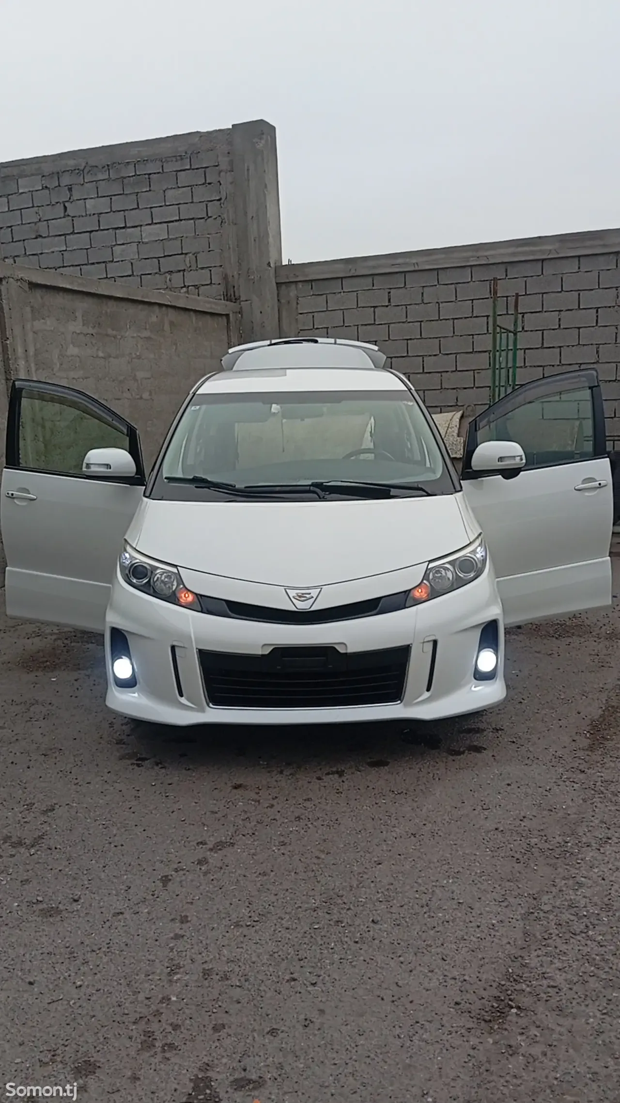 Toyota Estima 2016 · 2.4 AT