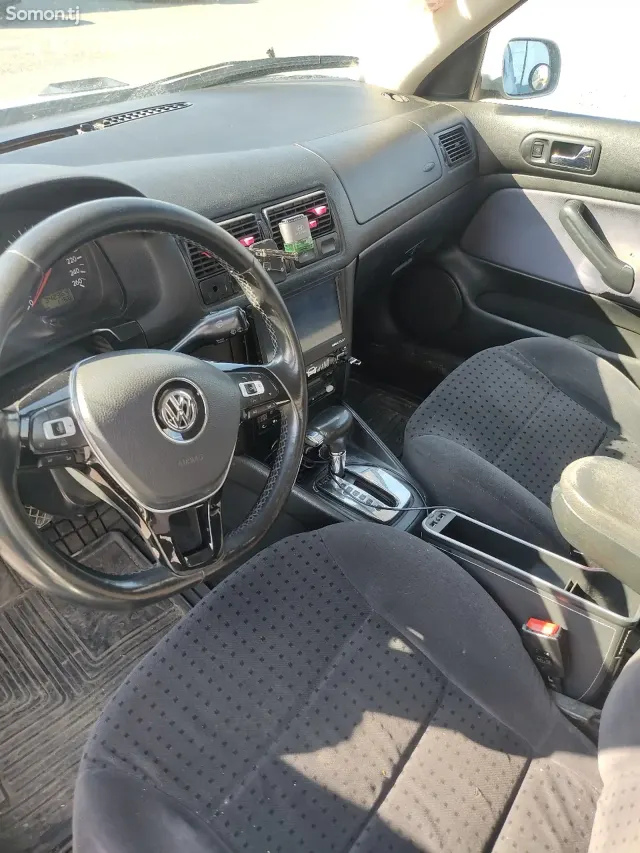 Volkswagen Golf 1999 · 2.0 AT