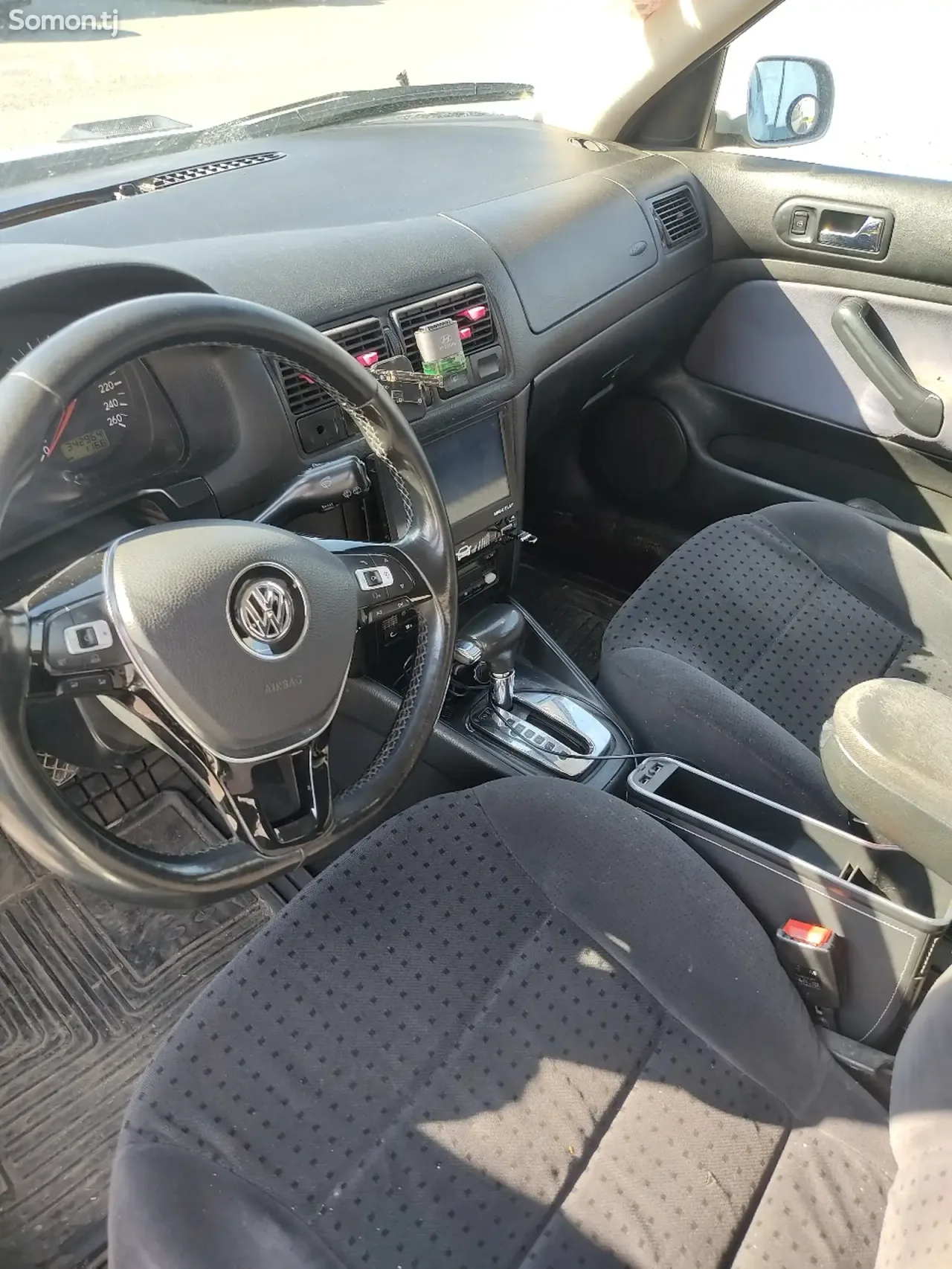 Volkswagen Golf 1999 · 2.0 AT