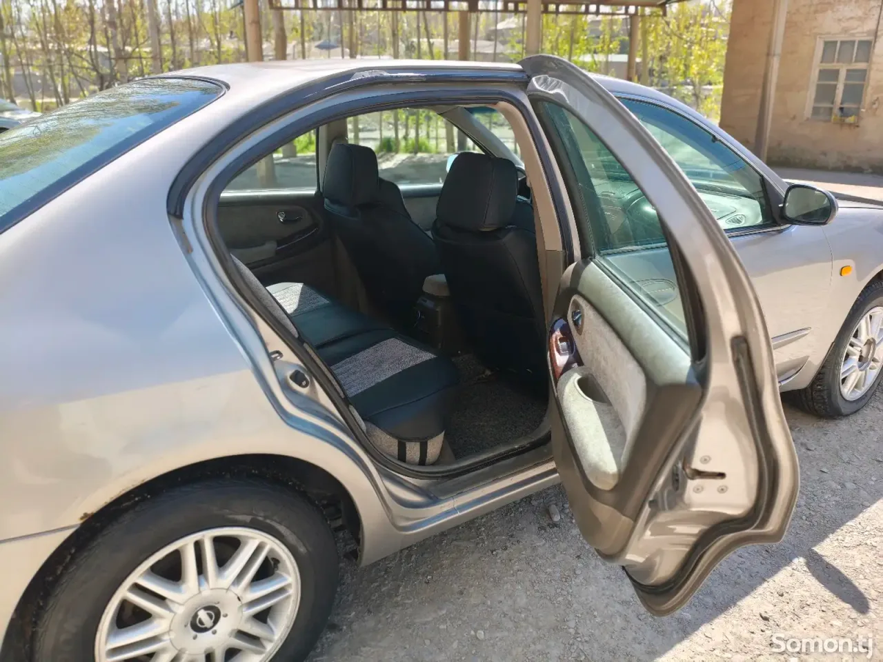 Nissan Maxima 2000 · 2.5 AT