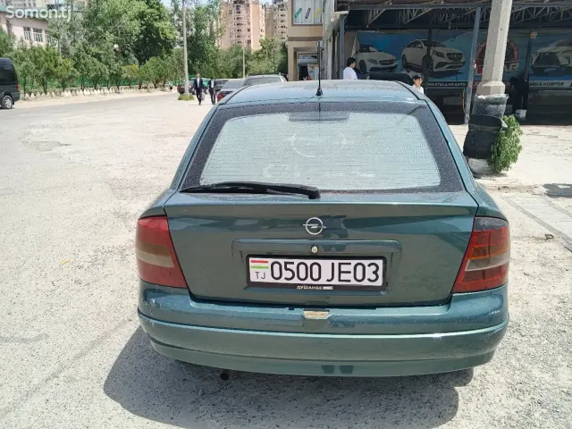 Opel Astra G 1999 · 1.6 MT