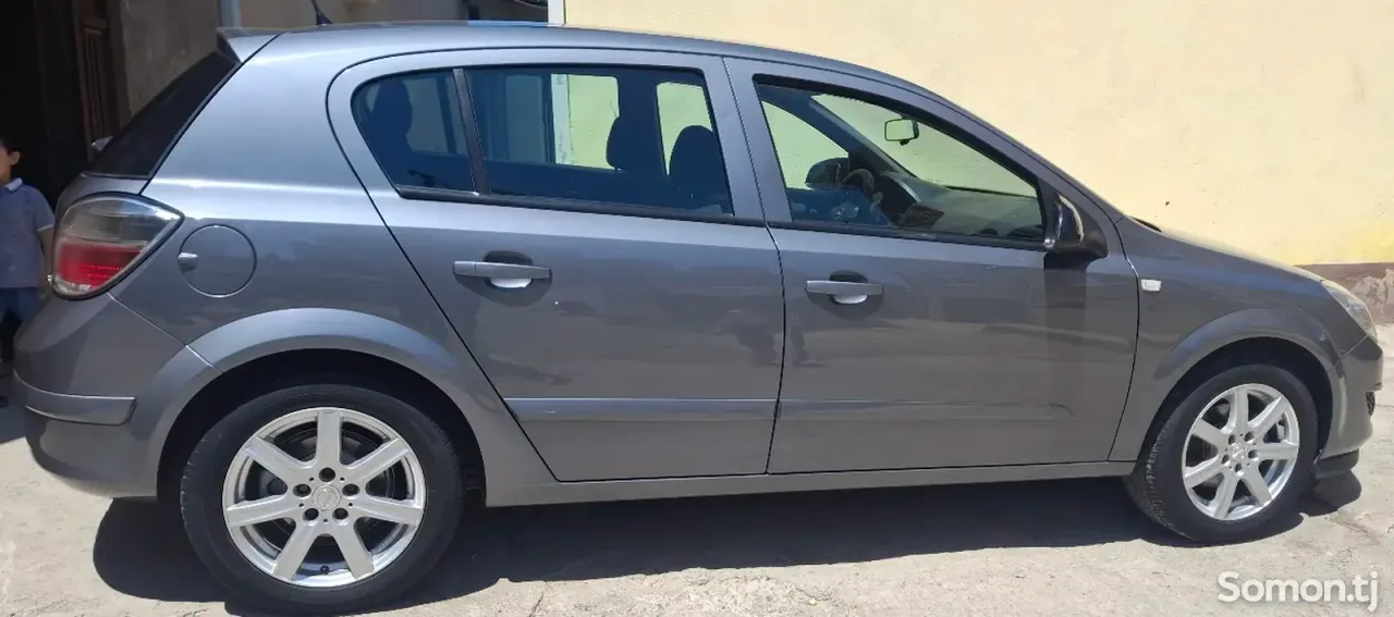 Opel Astra H 2008 · 1.8 AT