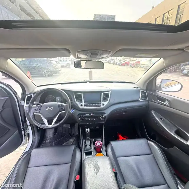 Hyundai Tucson 2015 · 1.6 AT