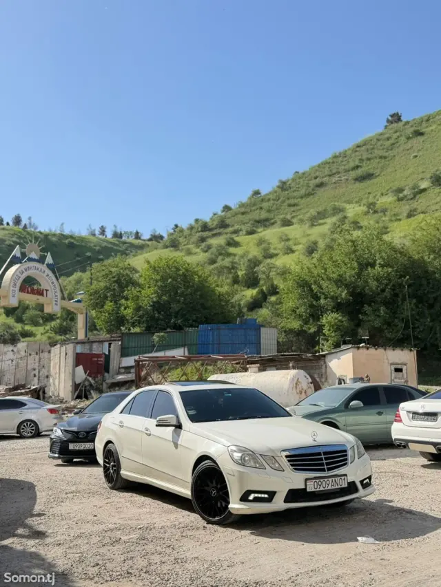 Mercedes-Benz E class 2011 · 3.5 AT