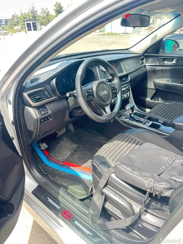 Kia K5 2017 · 2.0 AT