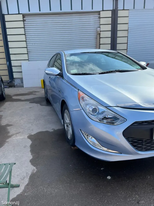Hyundai Sonata 2015 · 2.4 AT