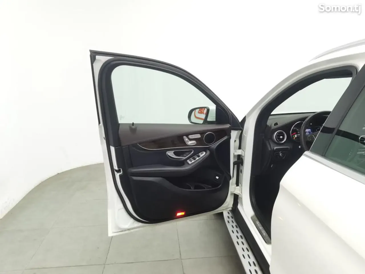 Mercedes-Benz GLC class 2016 · 2.6 AT