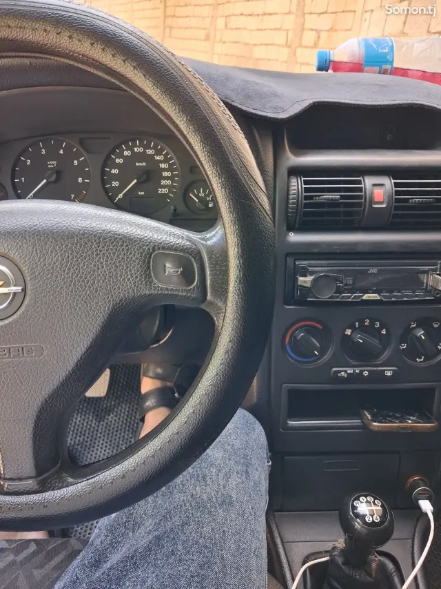 Opel Astra G 2001 · 1.6 MT