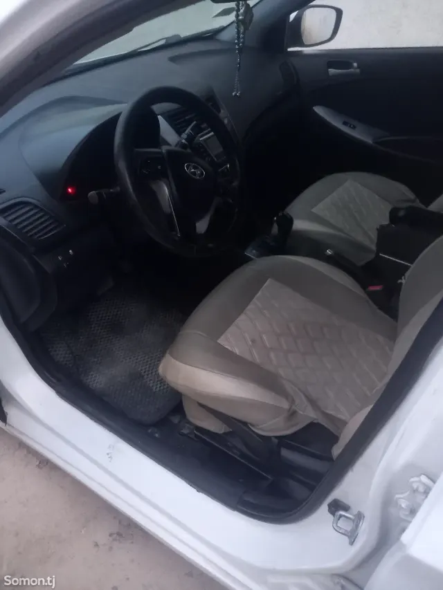 Hyundai Solaris 2016 · 1.6 AT
