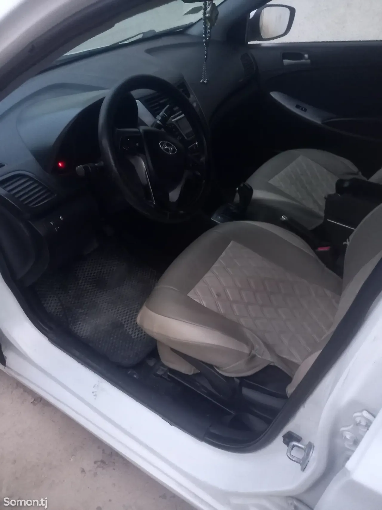 Hyundai Solaris 2016 · 1.6 AT