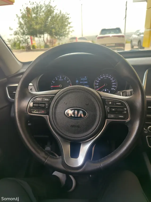 Kia K5 2016 · 2.0 AT