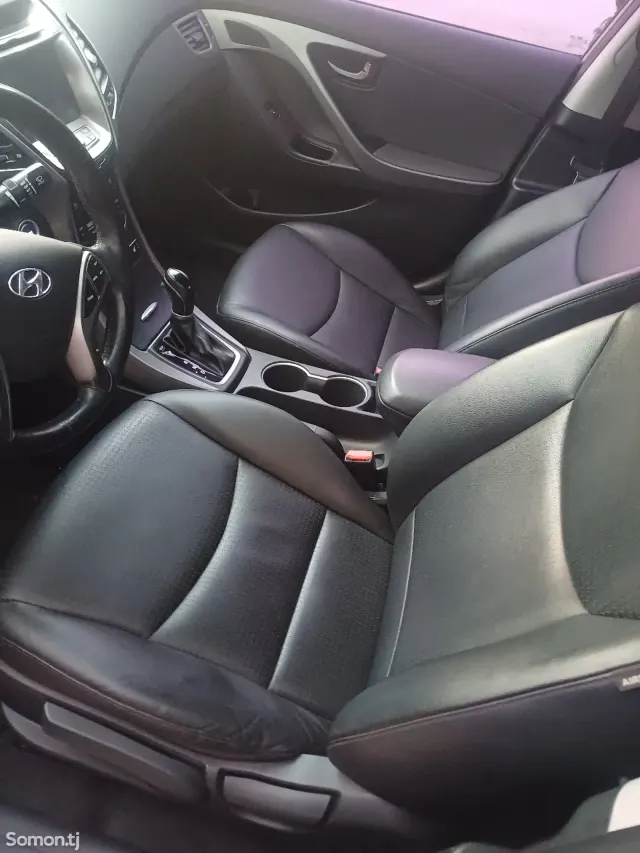 Hyundai Avante 2014 · 1.6 AT