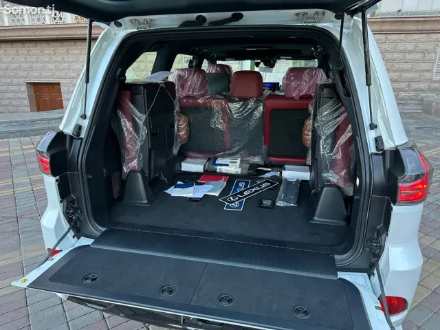Lexus LX series 2022 · 5.7 AT