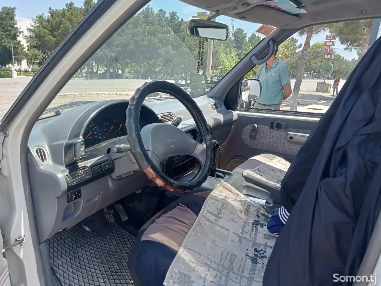 Nissan Serena 1995 · 1.8 MT