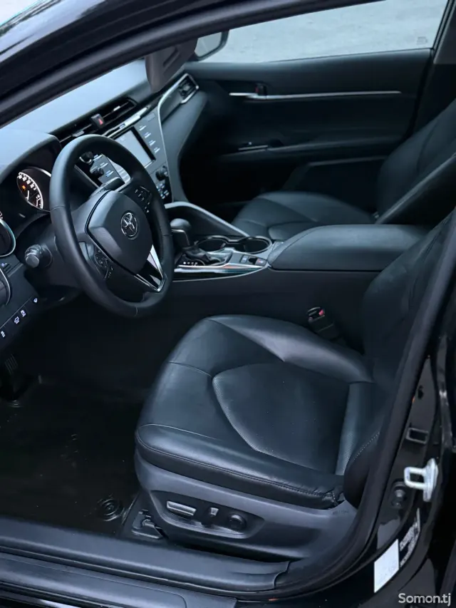 Toyota Camry 2020 · 2.0 AT