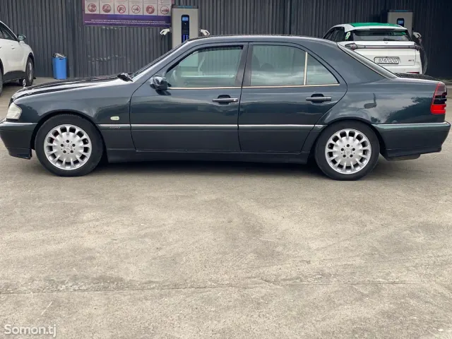 Mercedes-Benz C class 1999 · 2.4 MT