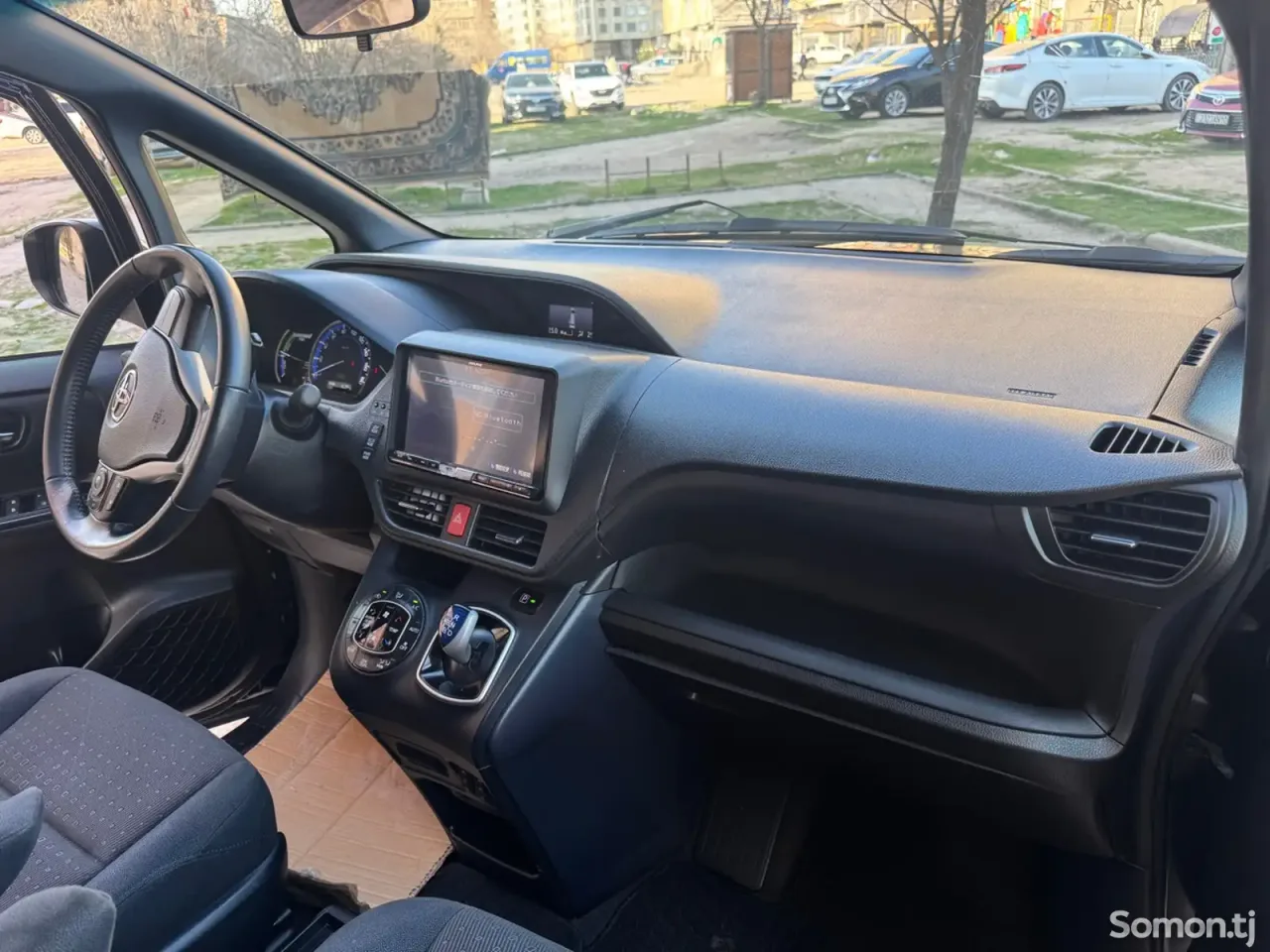 Toyota Voxy 2014 · 1.8 CVT