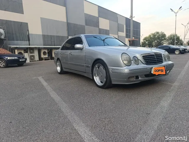 Mercedes-Benz E class 2001 · 3.2 AT