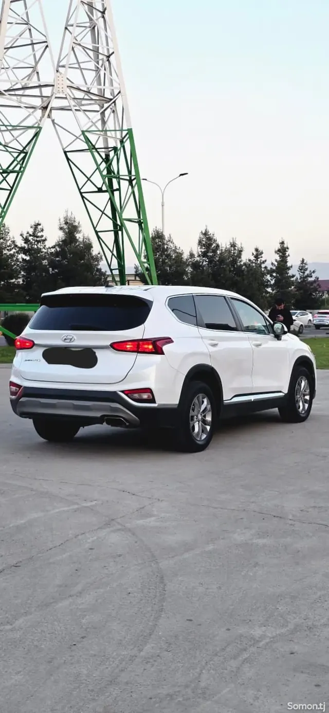 Hyundai Santa Fe 2019 · 2.4 AT