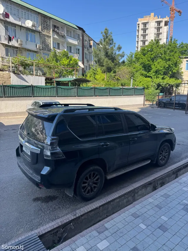 Toyota Land Cruiser Prado 2013 · 3.0 AT