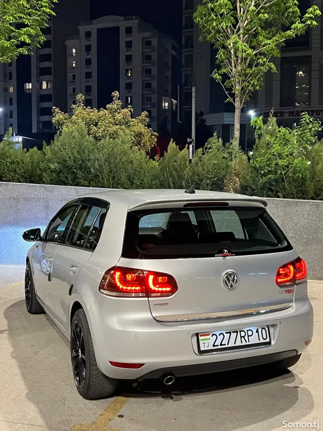 Volkswagen Golf 2012 · 1.6 AT