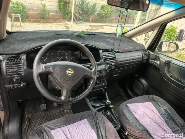 Opel Zafira 1999 · 1.8 MT