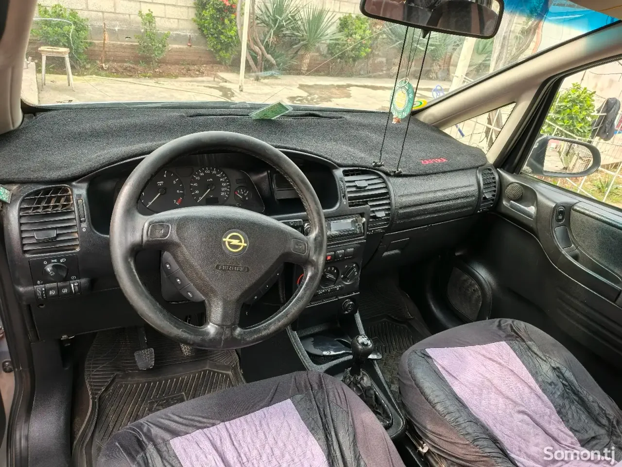 Opel Zafira 1999 · 1.8 MT