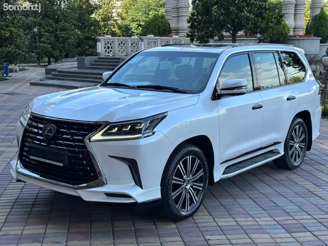 Lexus LX series 2022 · 5.7 AT