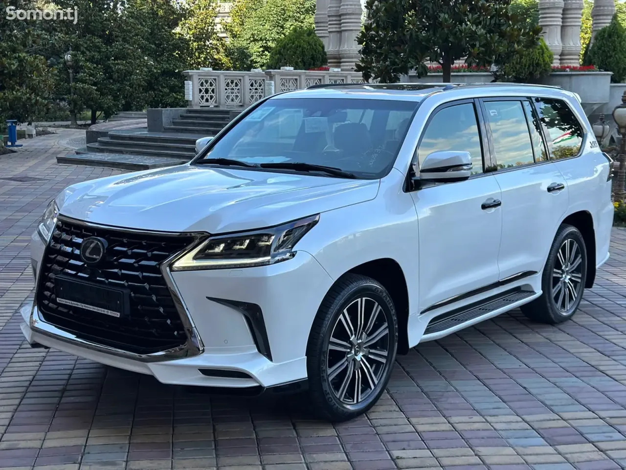 Lexus LX series 2022 · 5.7 AT