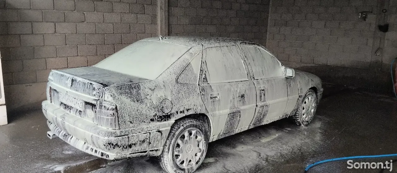 Opel Vectra A 1994 · 1.6 MT
