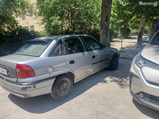 Opel Astra F 1993 · 1.6 MT