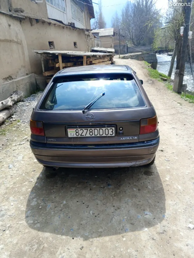 Opel Astra F 1997 · 1.6 MT