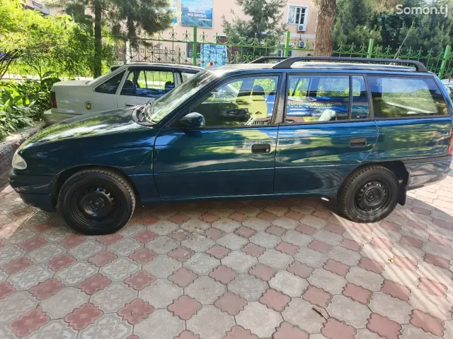 Opel Astra F 1996 · 1.6 MT