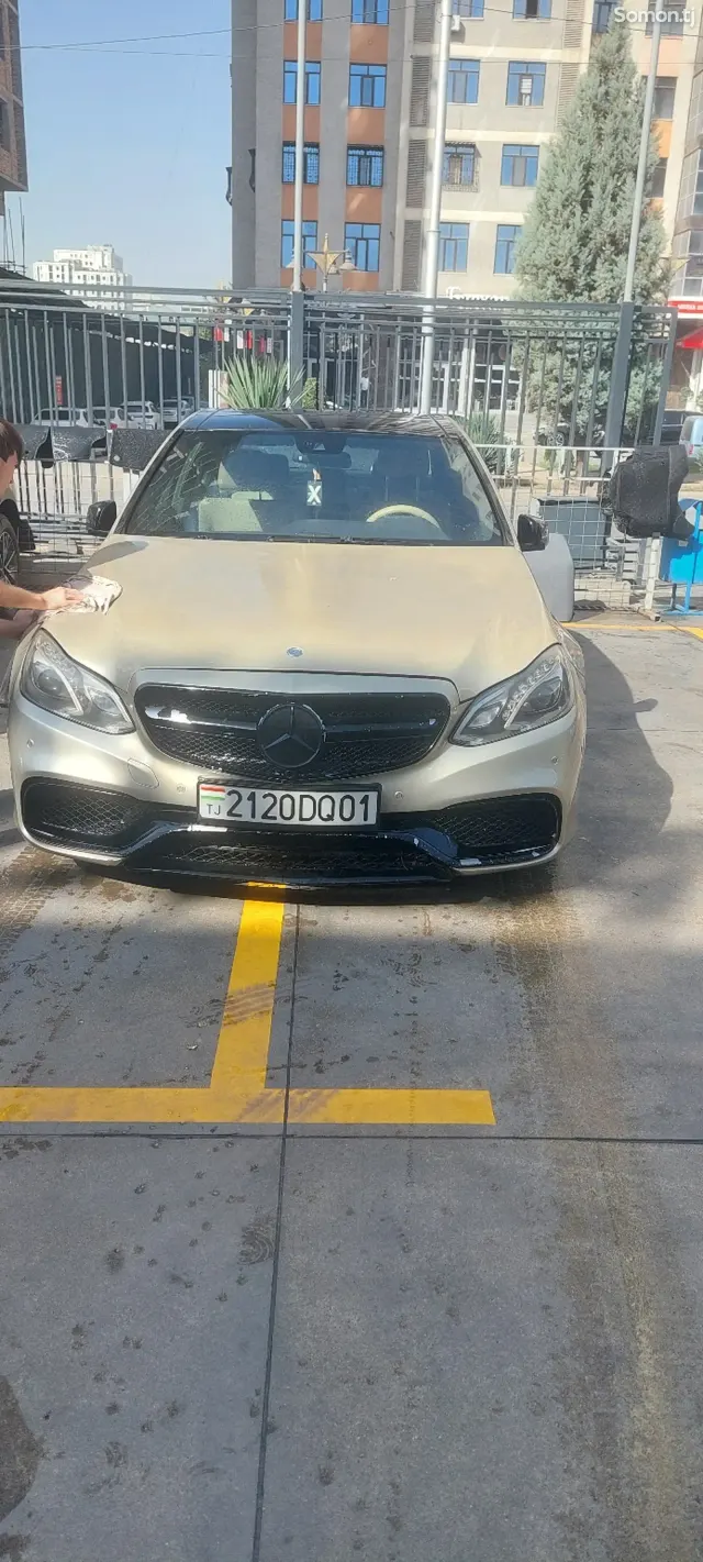 Mercedes-Benz E class 2011 · 3.5 AT