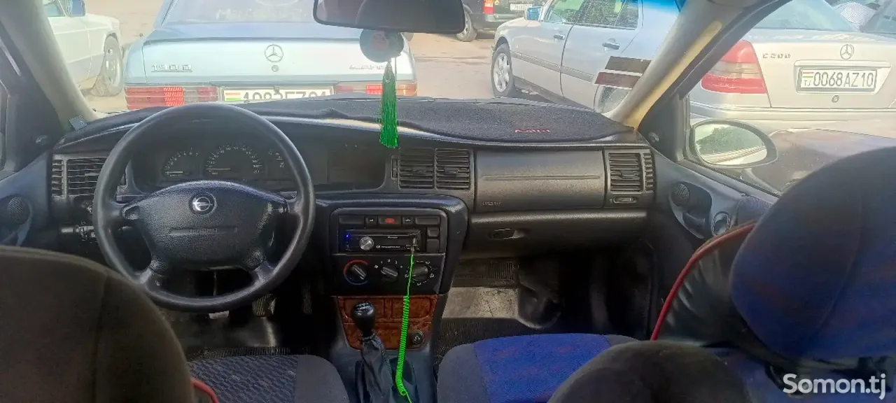 Opel Vectra C 1996 · 1.6 MT