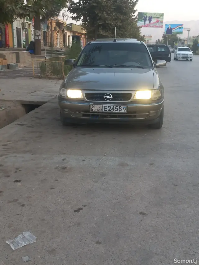Opel Astra F 1996 · 1.6 MT