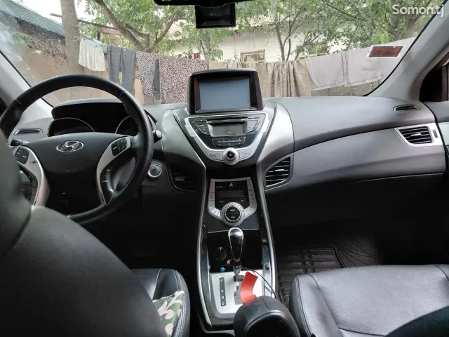 Hyundai Avante 2013 · 1.6 AT