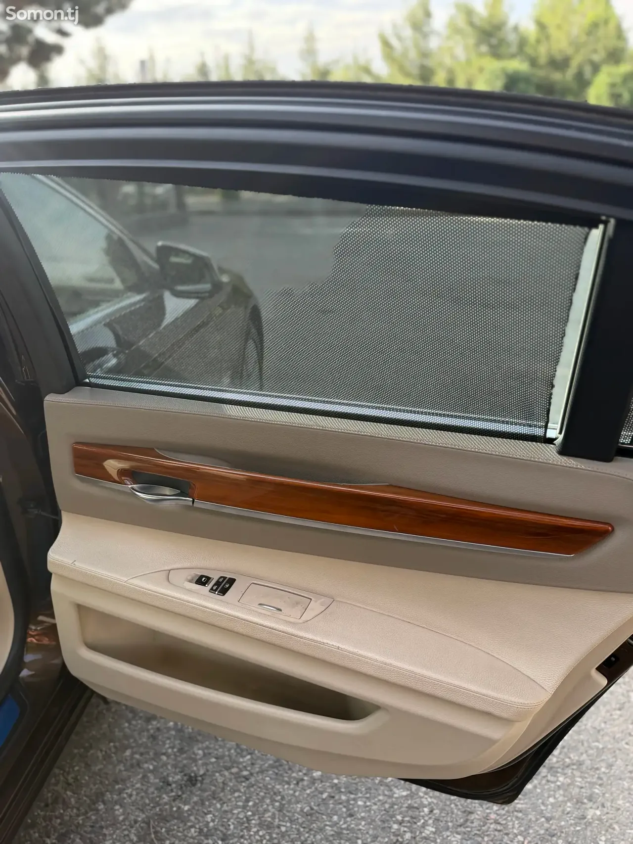BMW 7 series 2012 · 3.0 AT