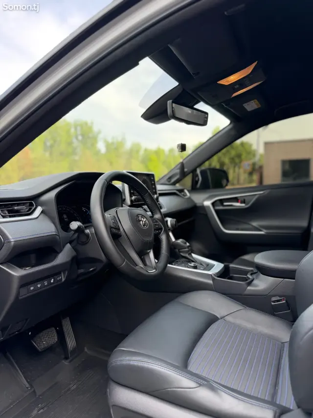 Toyota RAV 4 2021 · 2.5 CVT