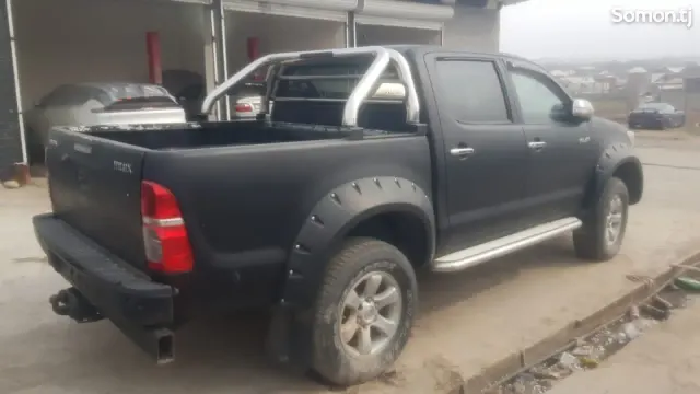 Toyota Hilux 2012 · 2.5 MT