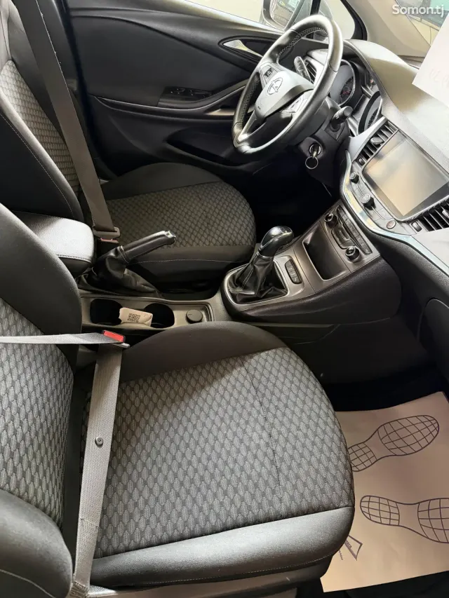 Opel Astra K 2016 · 1.4 MT