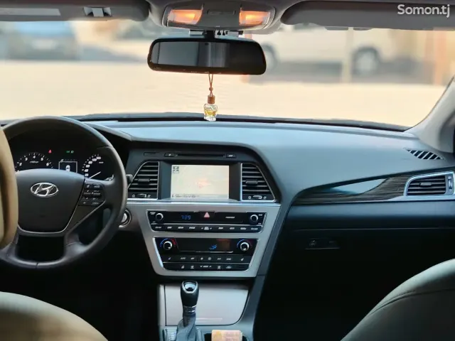 Hyundai Sonata 2015 · 2.0 AT