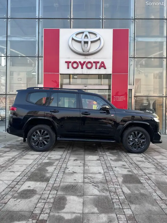 Toyota Land Cruiser 2025 · 3.5 AT