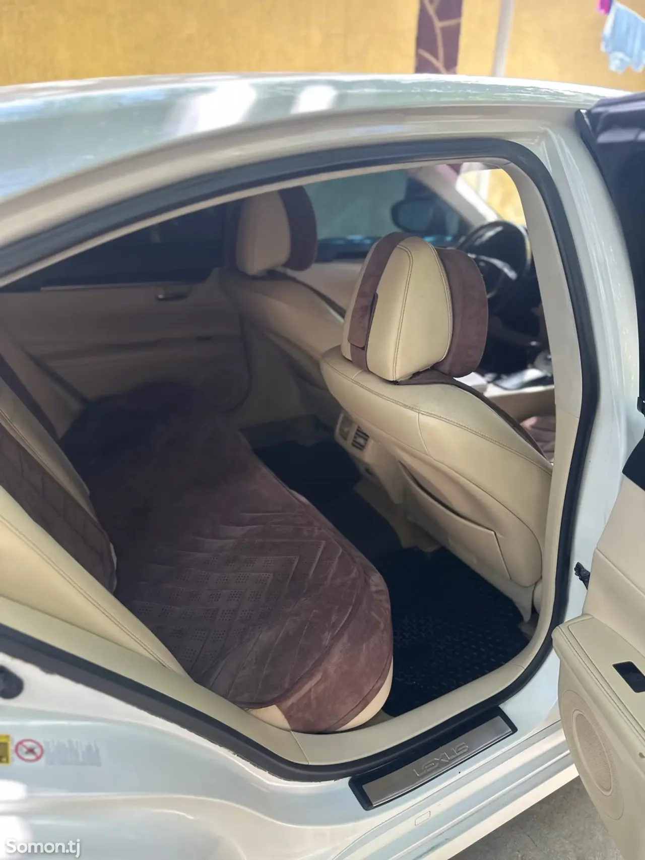 Lexus ES series 2013 · 3.5 AT