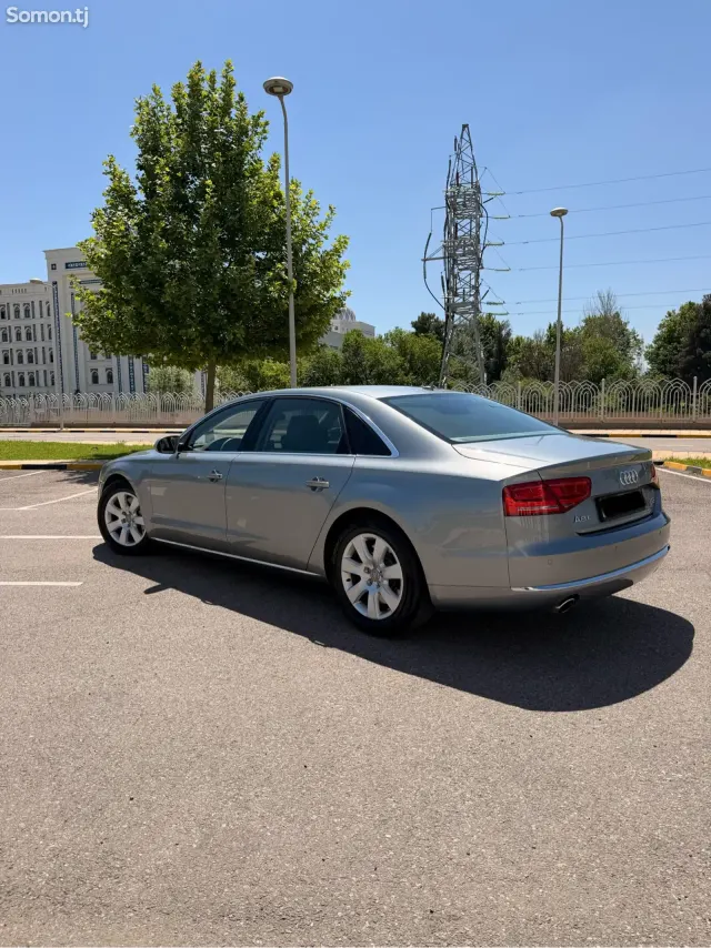Audi A8 2011 · 4.2 AT