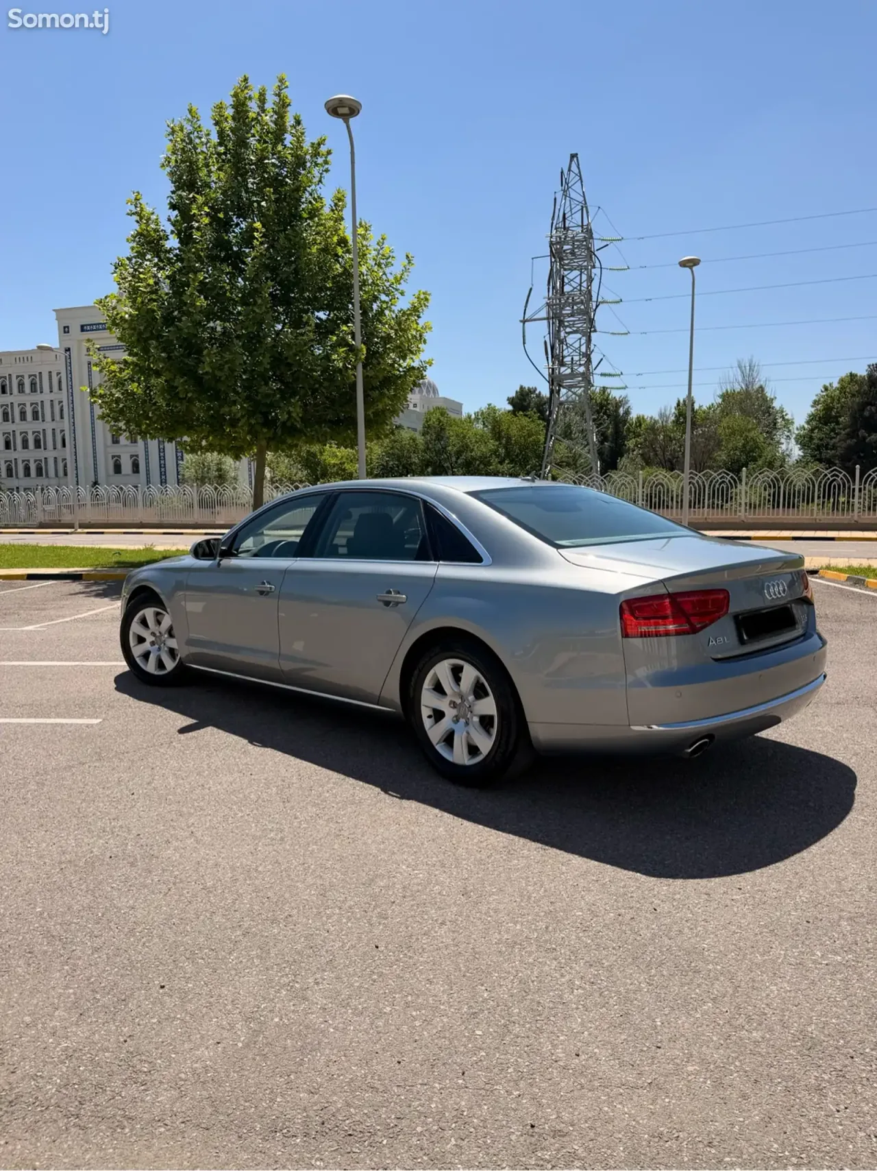 Audi A8 2011 · 4.2 AT
