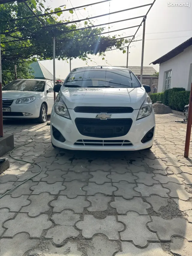 Chevrolet Spark 2014 · 1.0 MT