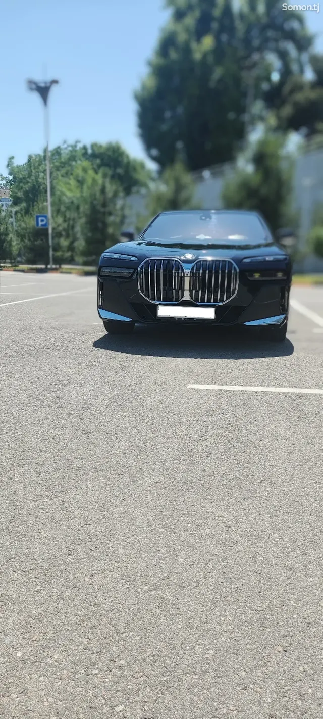 BMW 7 series 2012 · 4.4 AT